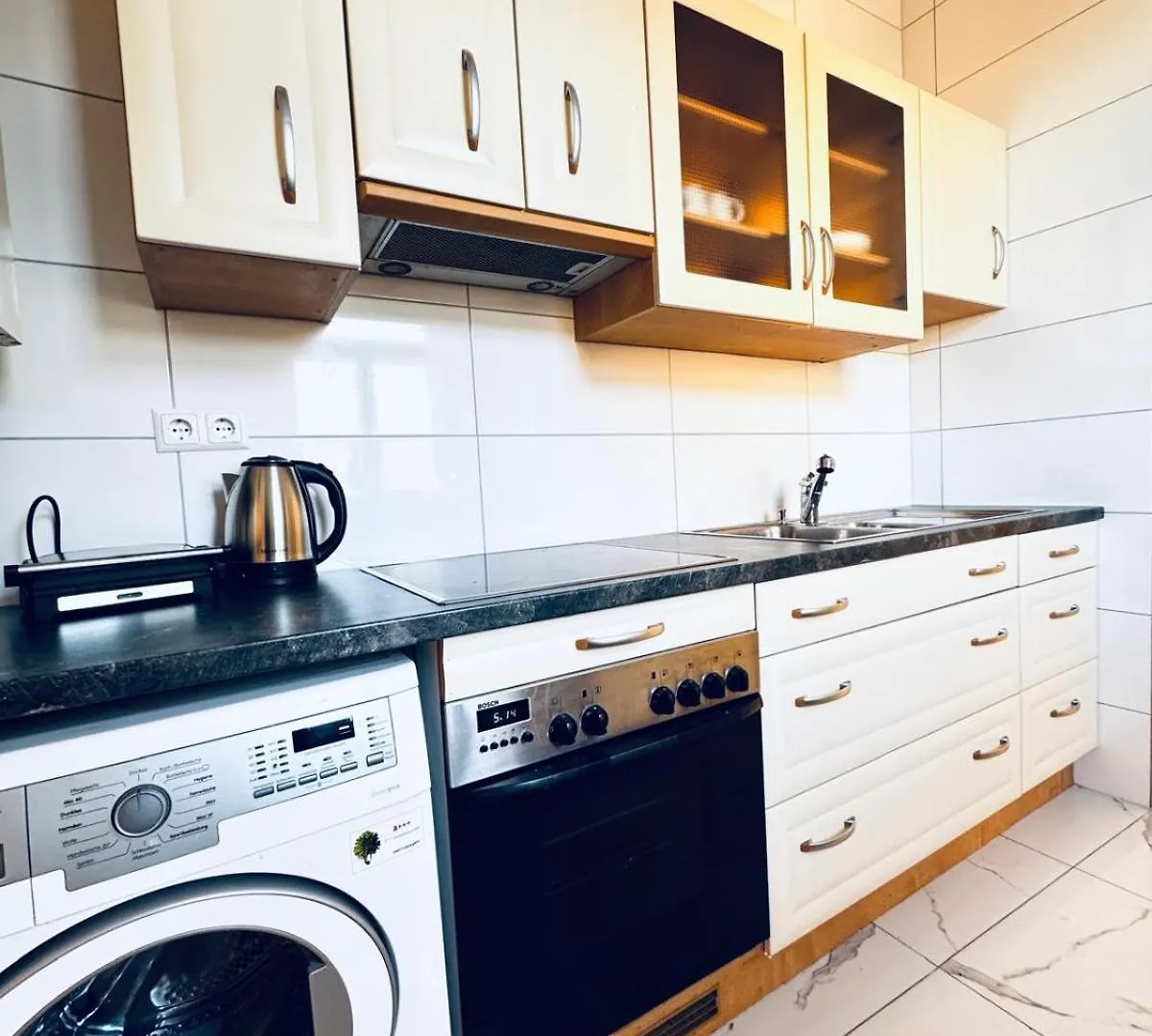 Spacious 3Br Shared Apartment Near Kaufpark Alterlaa Vienna 0*,  Austria